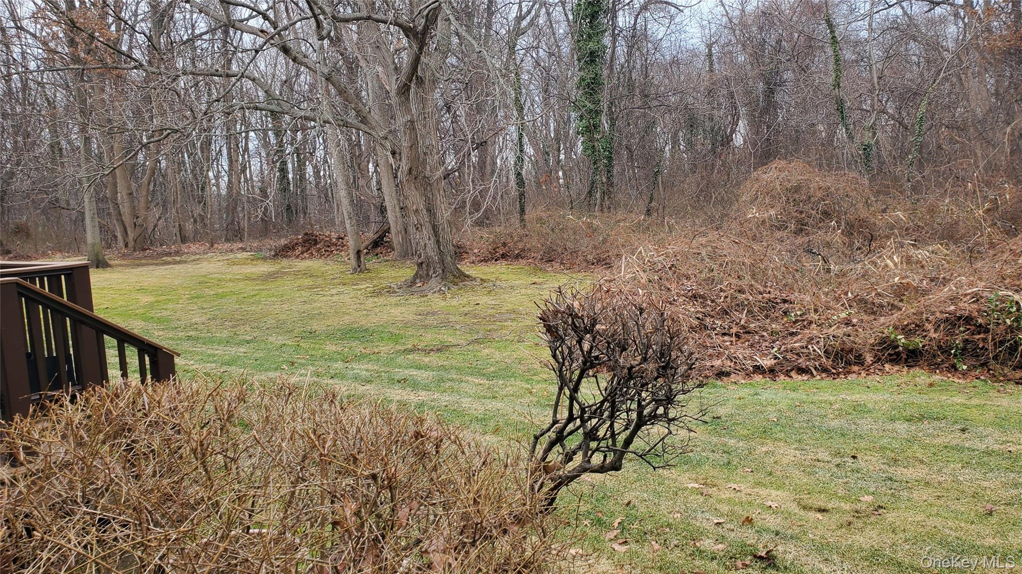 #3 photo, 45 Windsor Gate, North Hills , NY 11040