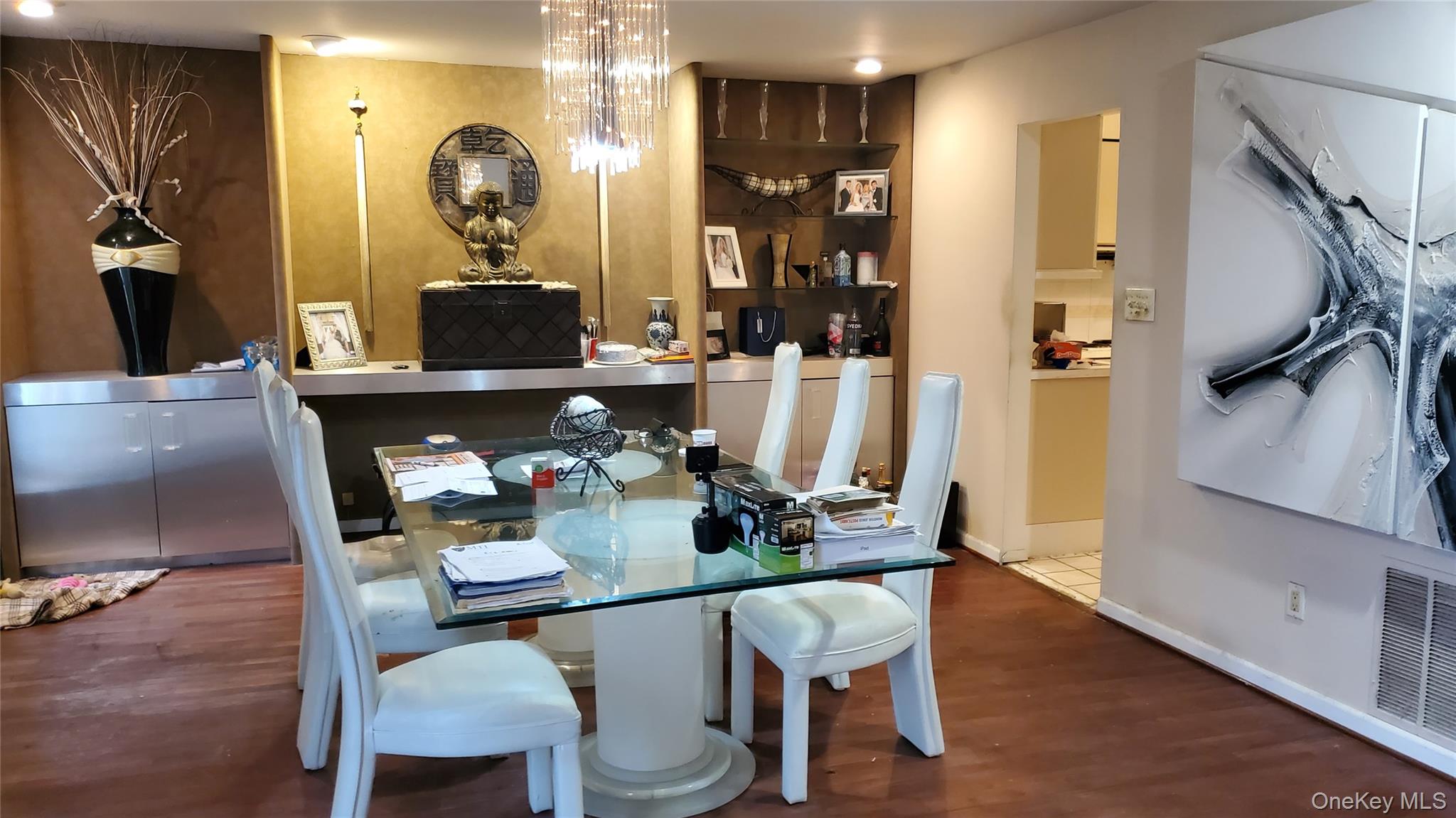 #4 photo, 45 Windsor Gate, North Hills , NY 11040