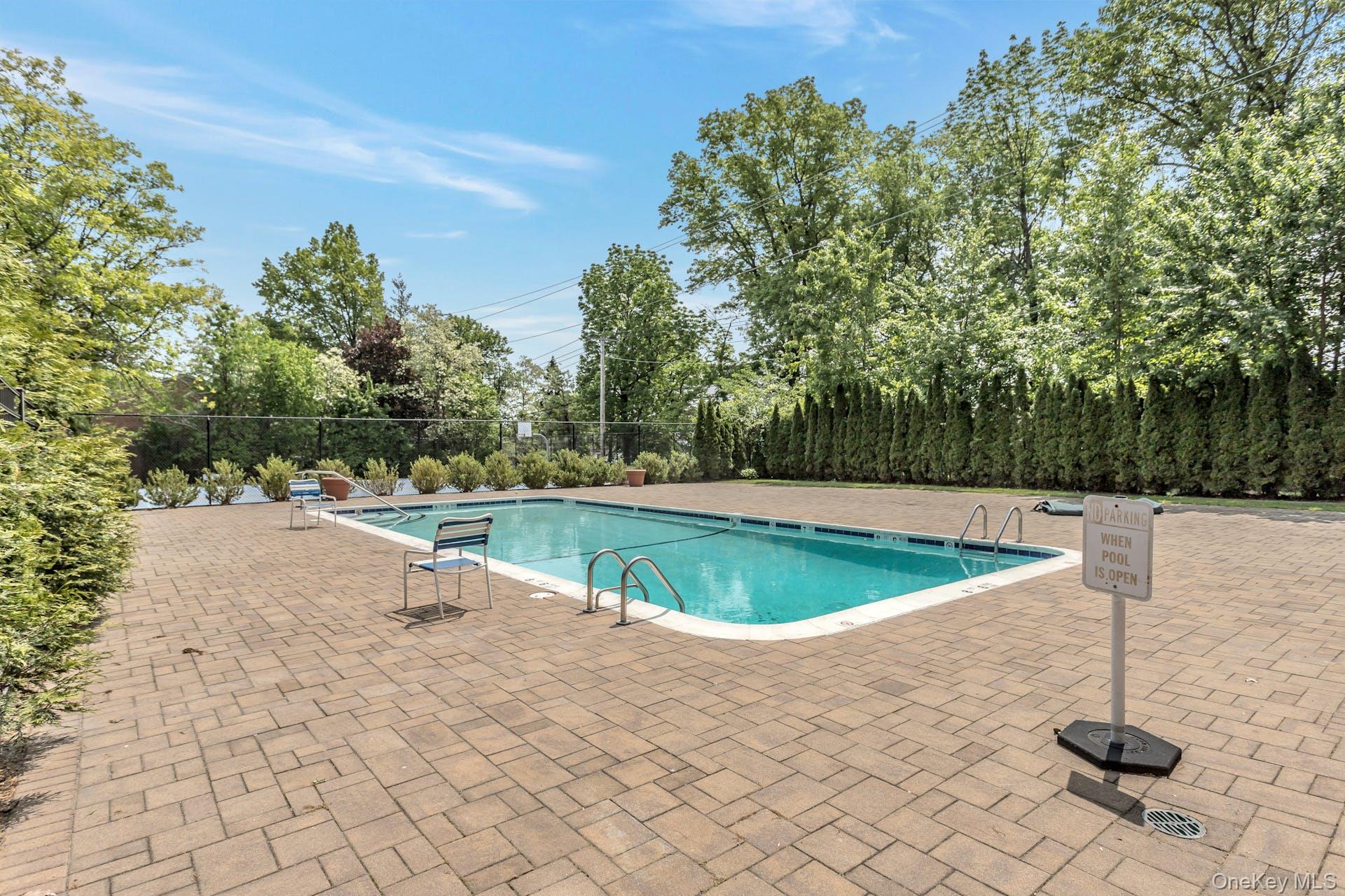 #8 photo, 45 Windsor Gate, North Hills , NY 11040