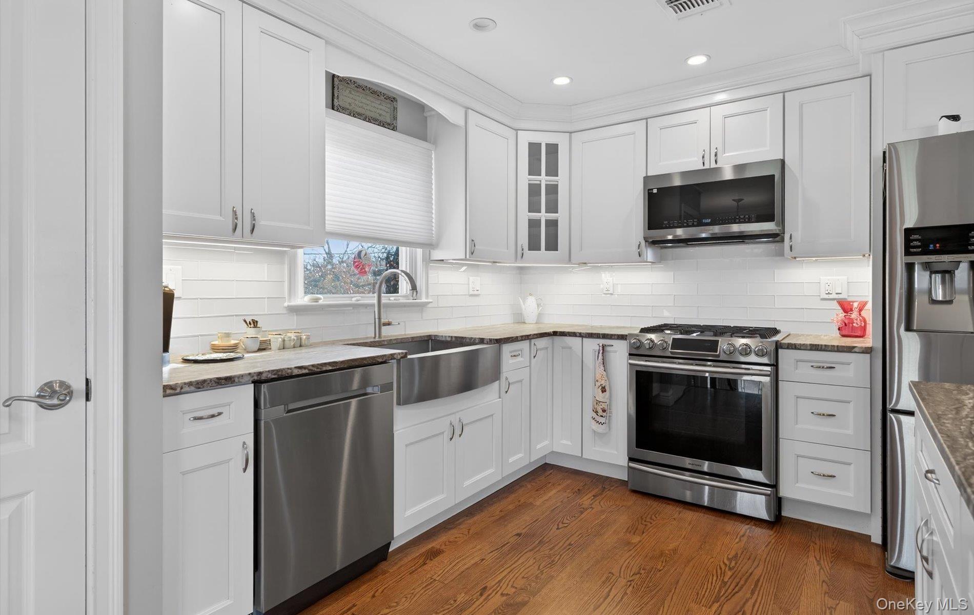 #10 photo, 306 Bayville Avenue, Bayville , NY 11709