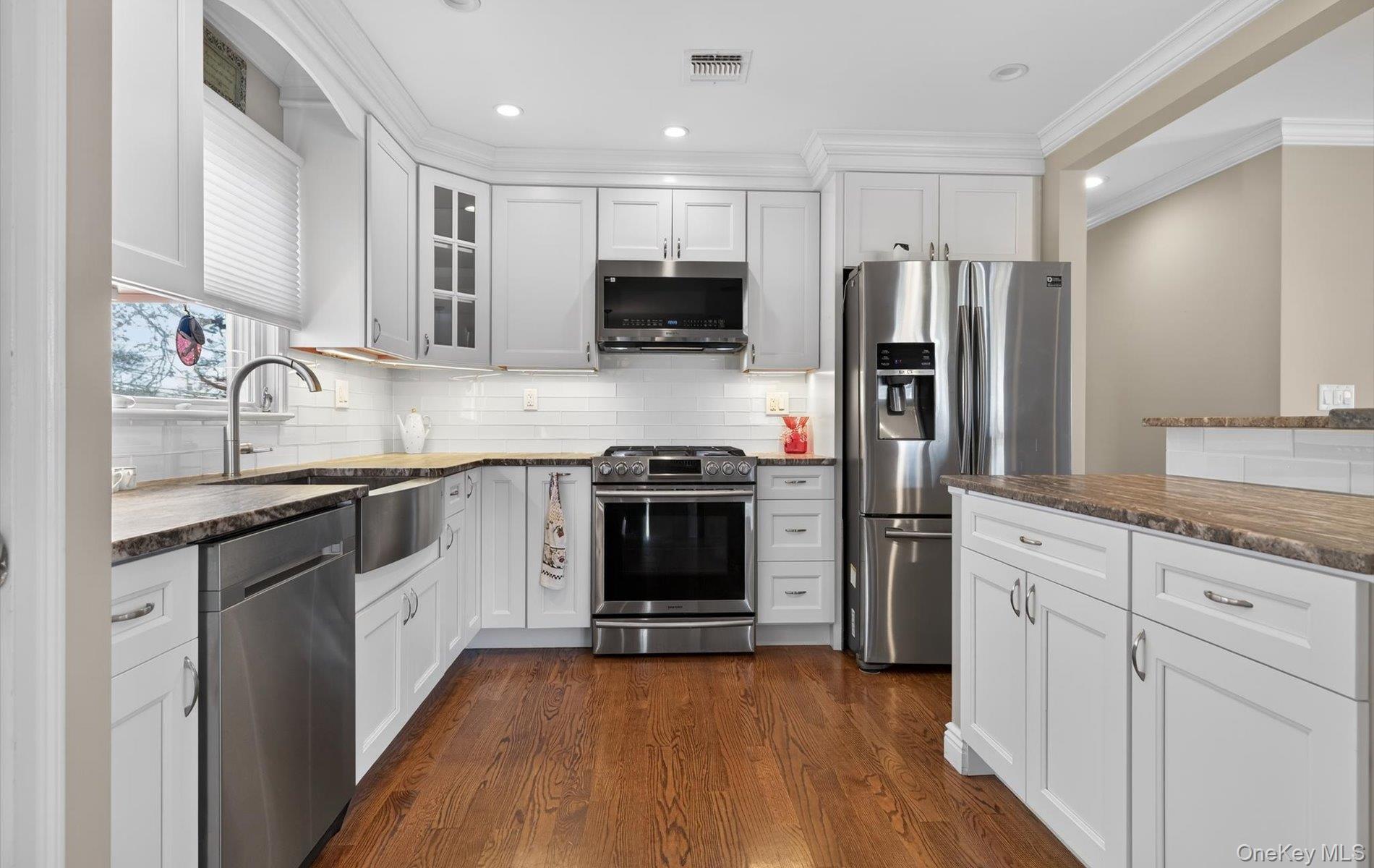 #8 photo, 306 Bayville Avenue, Bayville , NY 11709