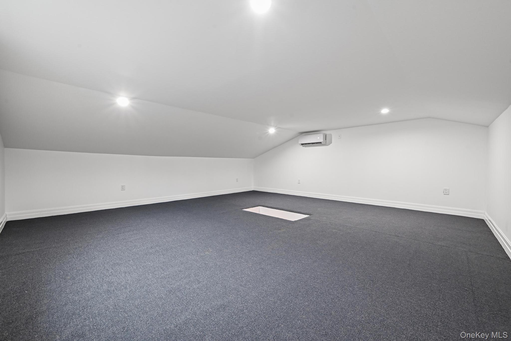 #12 photo, 160-15 118th Road, Jamaica , NY 11434