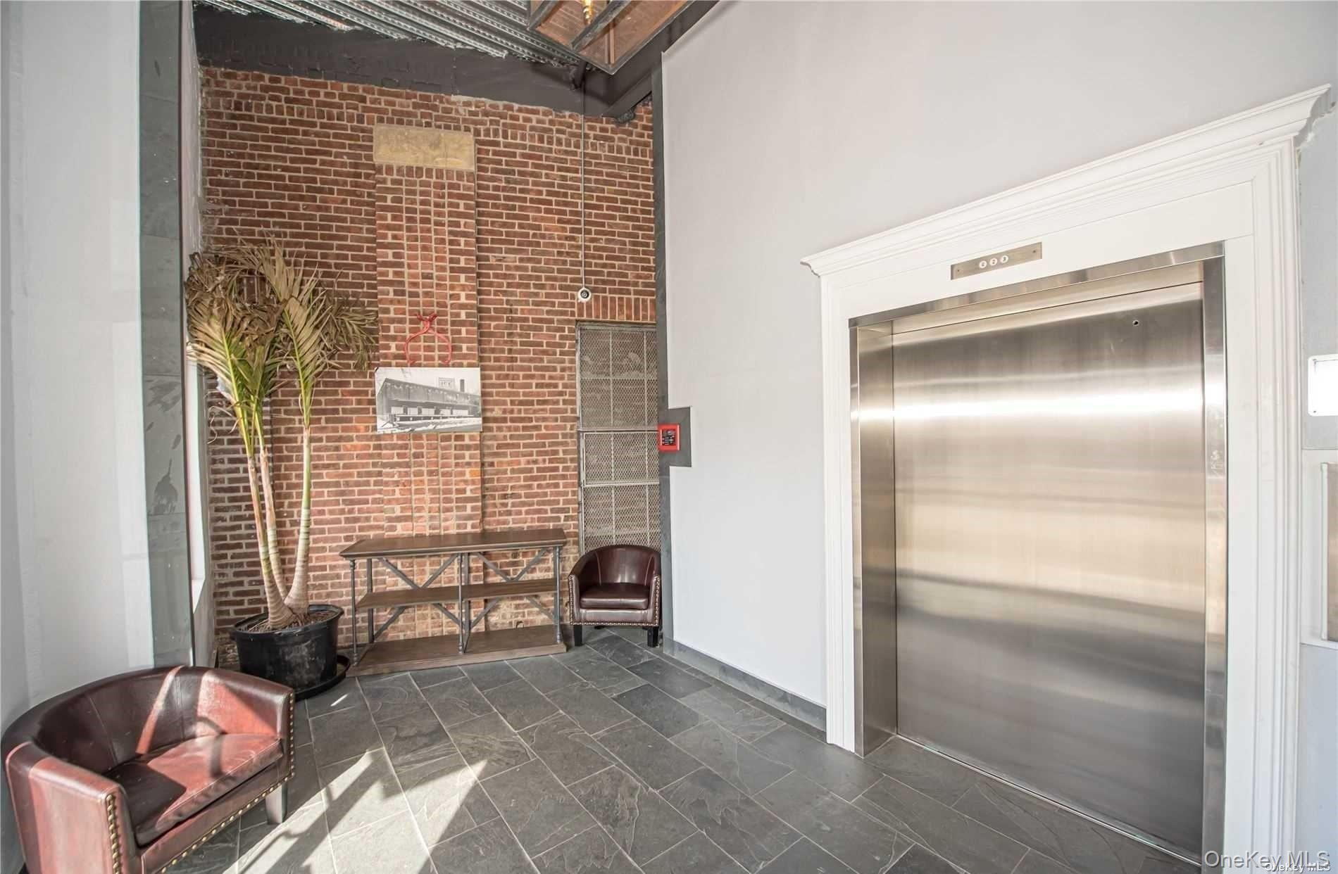 #17 photo, 50-3K Stewart Avenue, सफ़ोक काउंटी Huntington , NY 11743