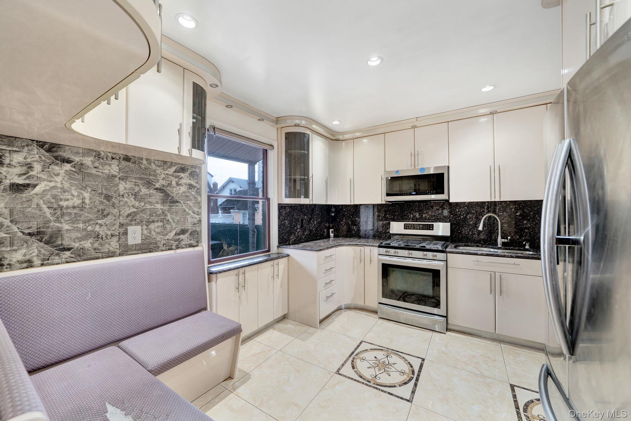 #12 photo, 87-67 Chevy Chase, Куинс ‖ Jamaica Estates , NY 11432