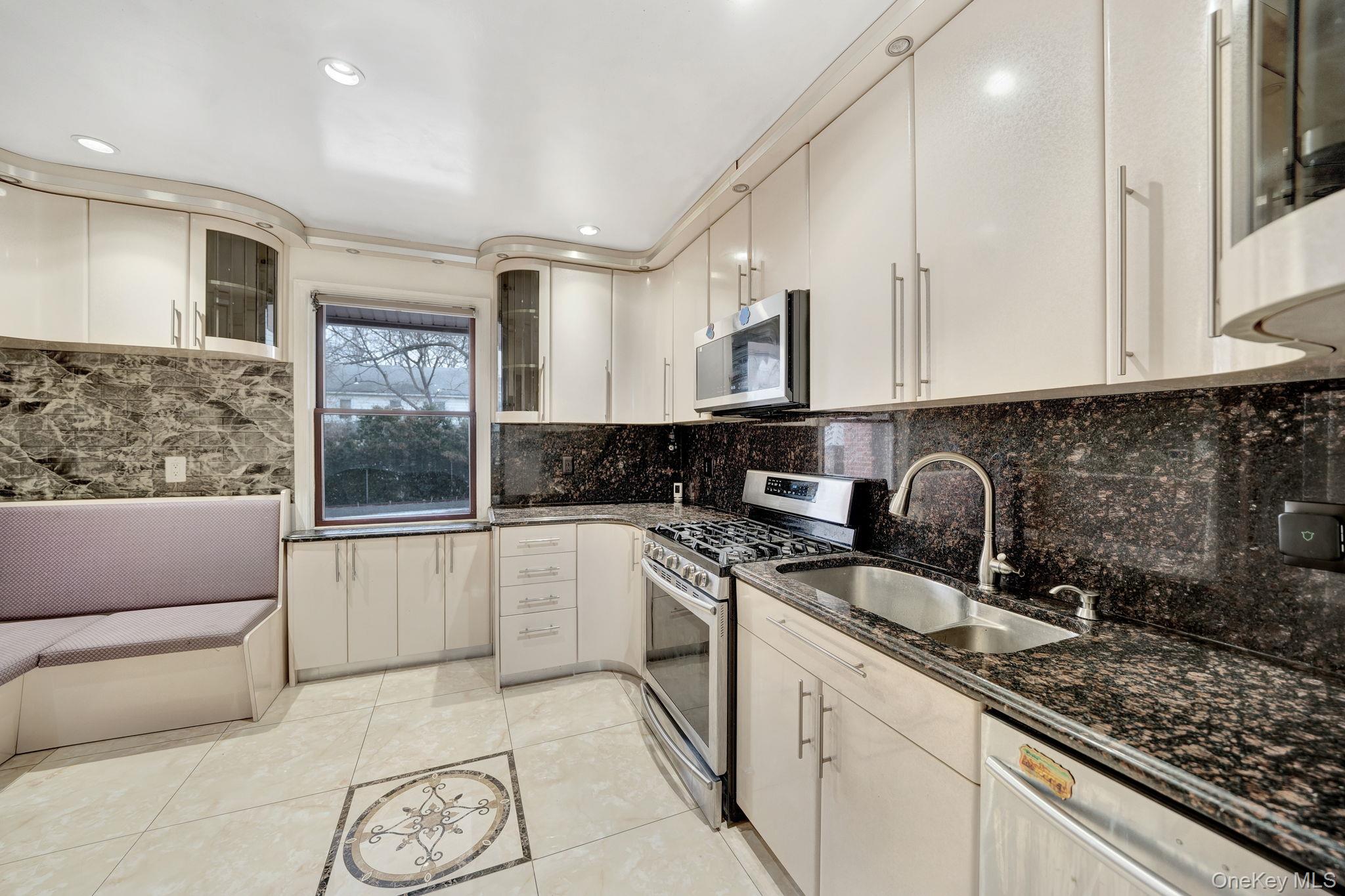 #13 photo, 87-67 Chevy Chase, Куинс ‖ Jamaica Estates , NY 11432