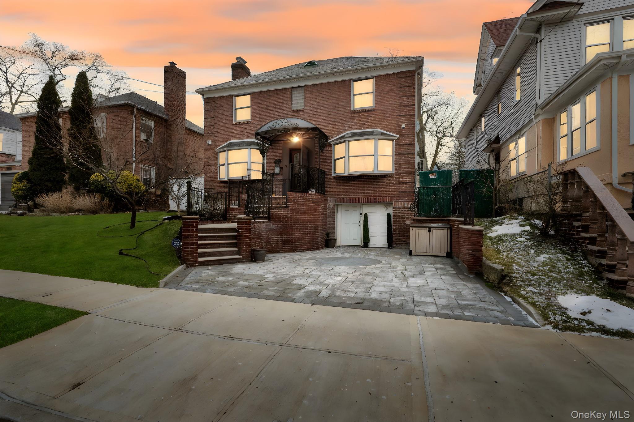 #3 photo, 87-67 Chevy Chase, Куинс ‖ Jamaica Estates , NY 11432