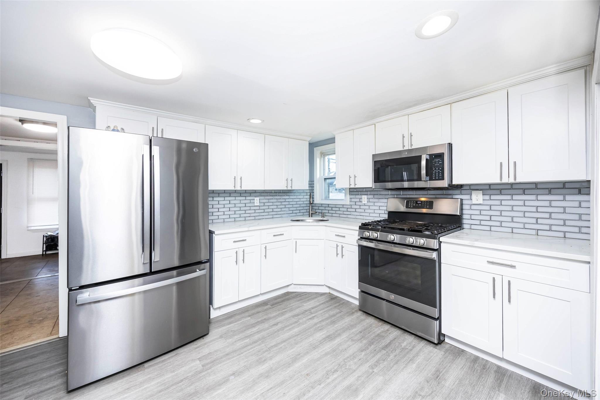 #6 photo, 62 Westend Avenue, नासाउ काउंटी Freeport , NY 11520