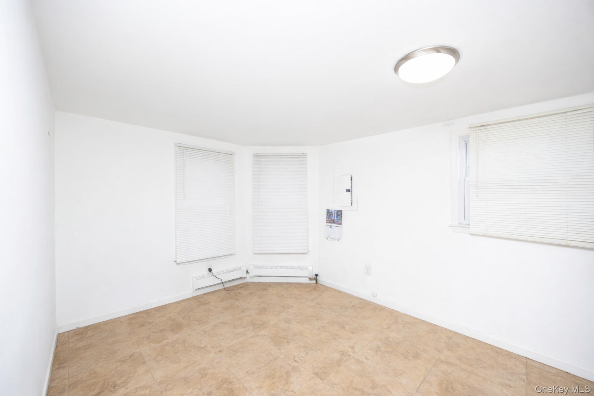 #8 photo, 62 Westend Avenue, नासाउ काउंटी Freeport , NY 11520