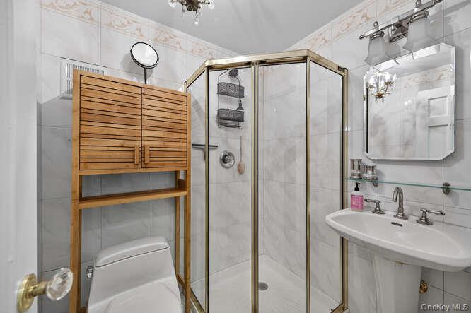 #15 photo, 24 Hamilton Place, Garden City , NY 11530