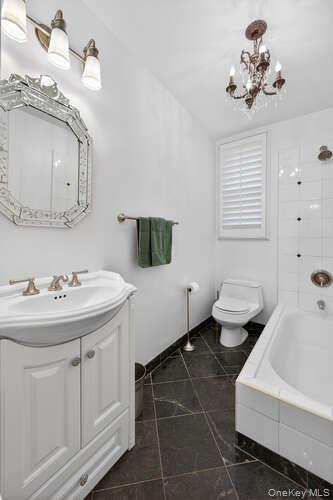 #19 photo, 24 Hamilton Place, Garden City , NY 11530