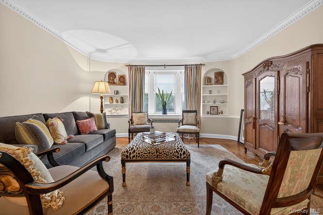 #5 photo, 24 Hamilton Place, Garden City , NY 11530