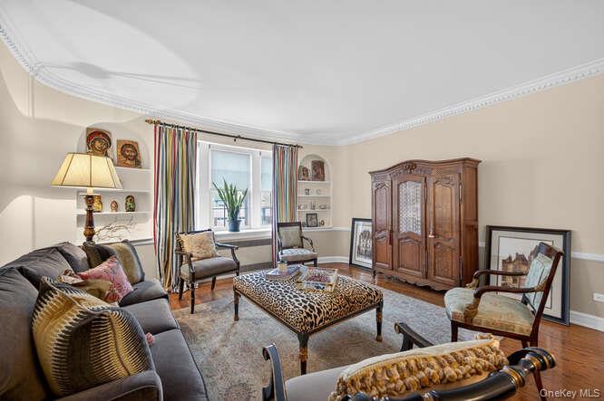 #6 photo, 24 Hamilton Place, Garden City , NY 11530