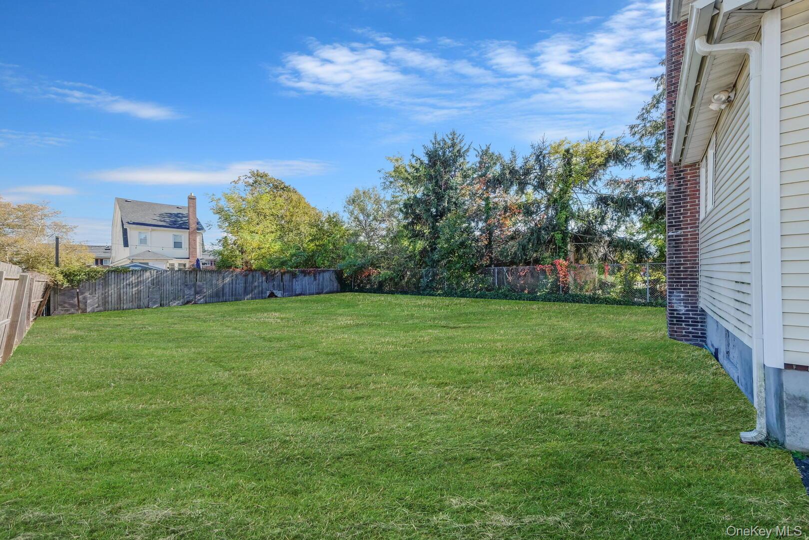 #11 photo, 39 Chapman Place, Bay Shore , NY 11706