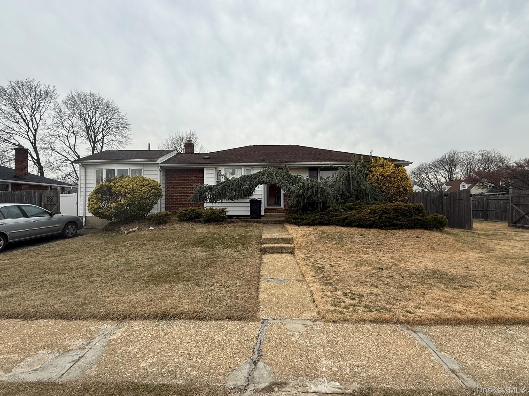#1 photo, 346 Holmes Street, Levittown , NY 11756