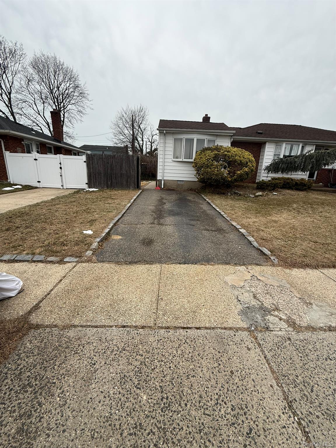 #3 photo, 346 Holmes Street, Levittown , NY 11756