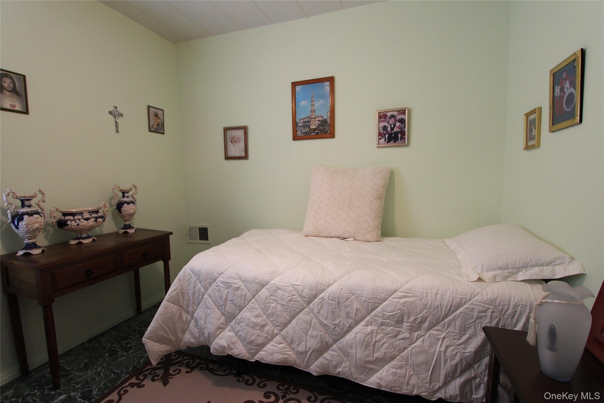 #12 photo, 66-41 Gray Street, Middle Village , NY 11379