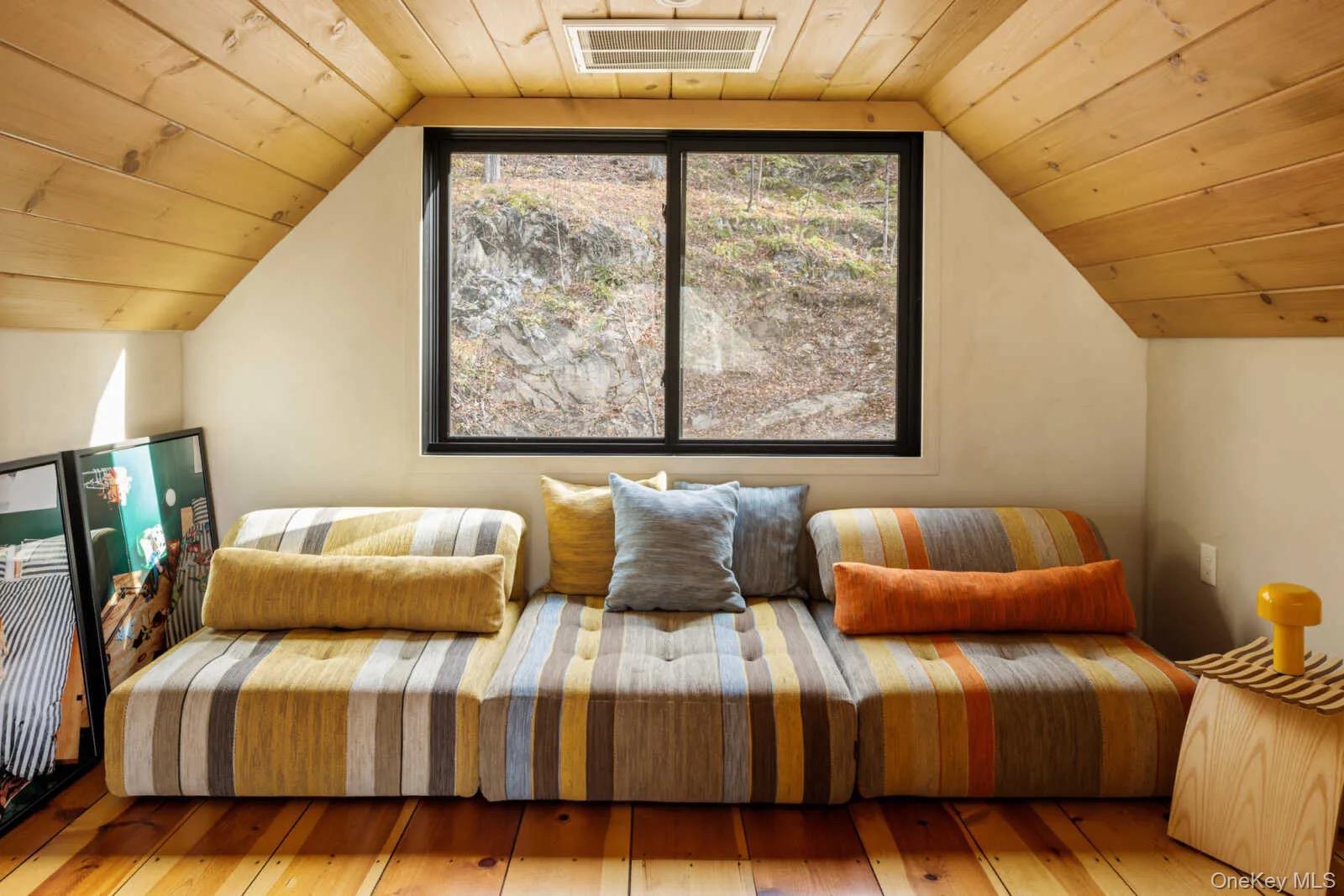 #10 photo, 407 White Schoolhouse Road, Rhinebeck , NY 12572