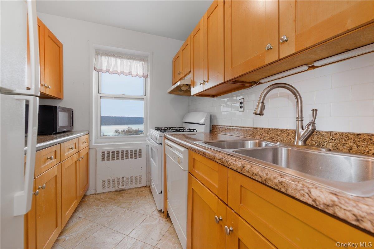 #10 photo, 25 Sunnyside Drive, Yonkers , NY 10705