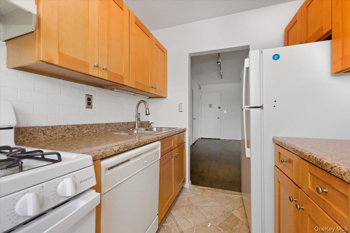 #11 photo, 25 Sunnyside Drive, Yonkers , NY 10705