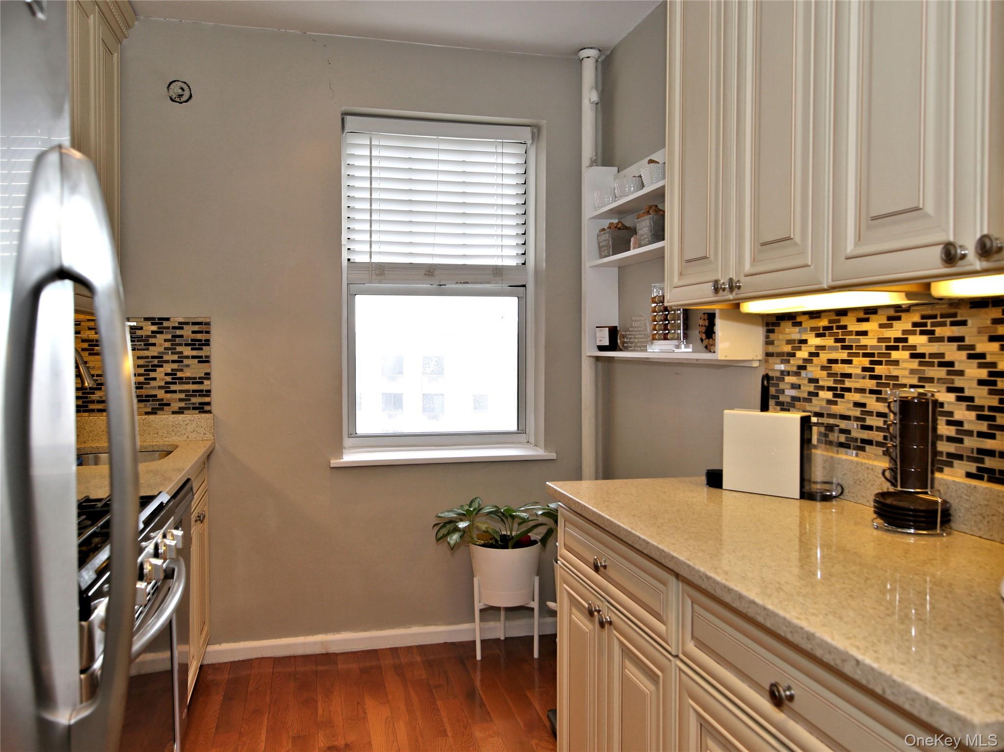 #4 photo, 50 N Broadway, White Plains , NY 10603