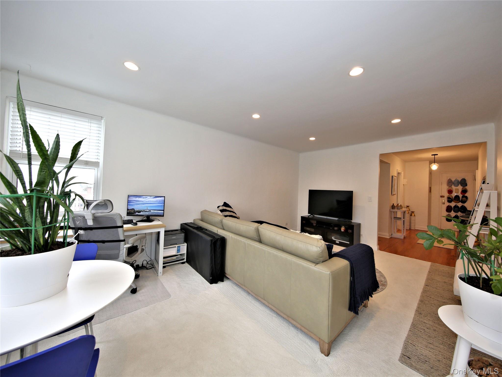 #5 photo, 50 N Broadway, White Plains , NY 10603