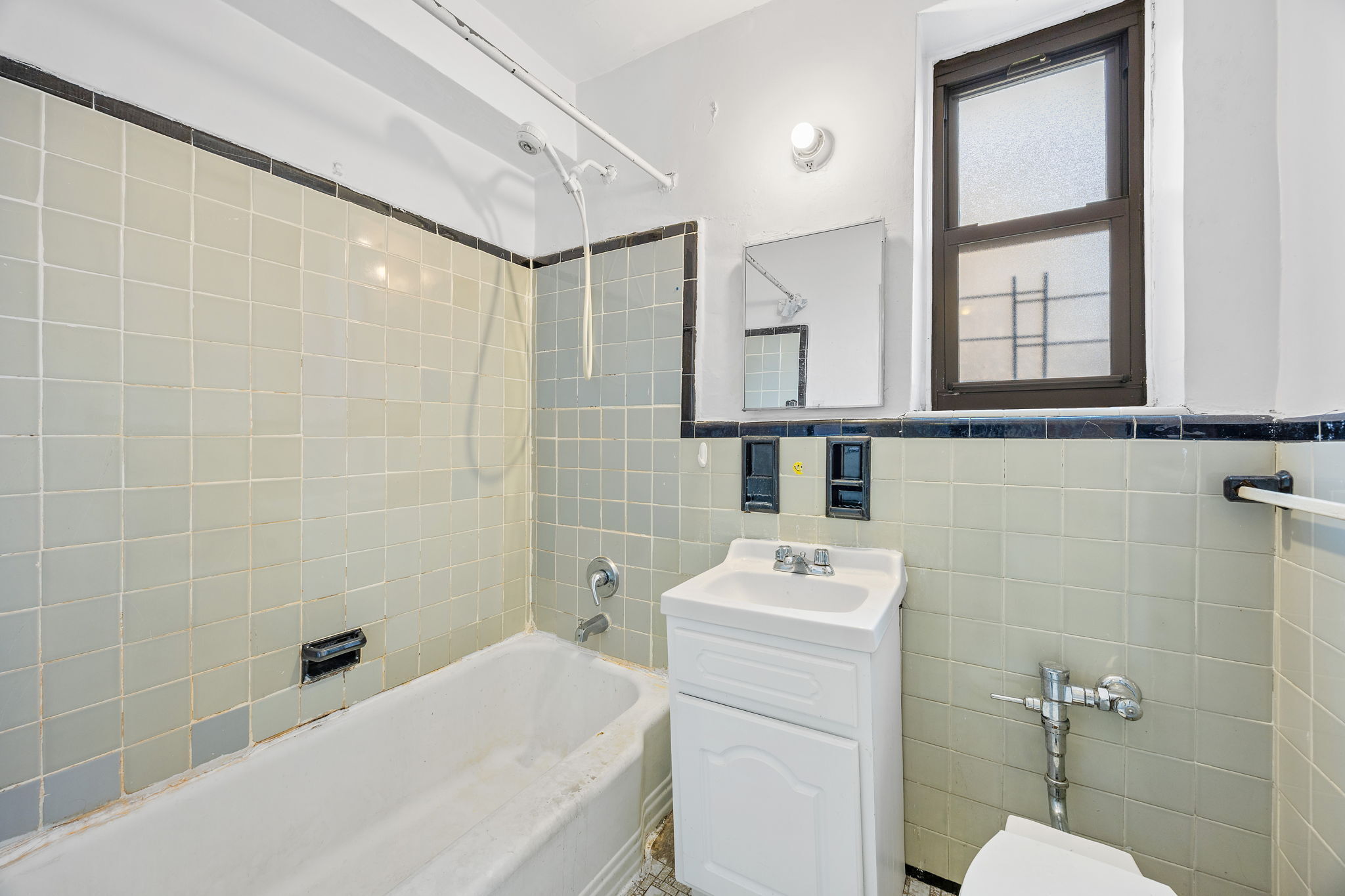#13 photo, 97-25 64th Avenue, Rego Park , NY 11374