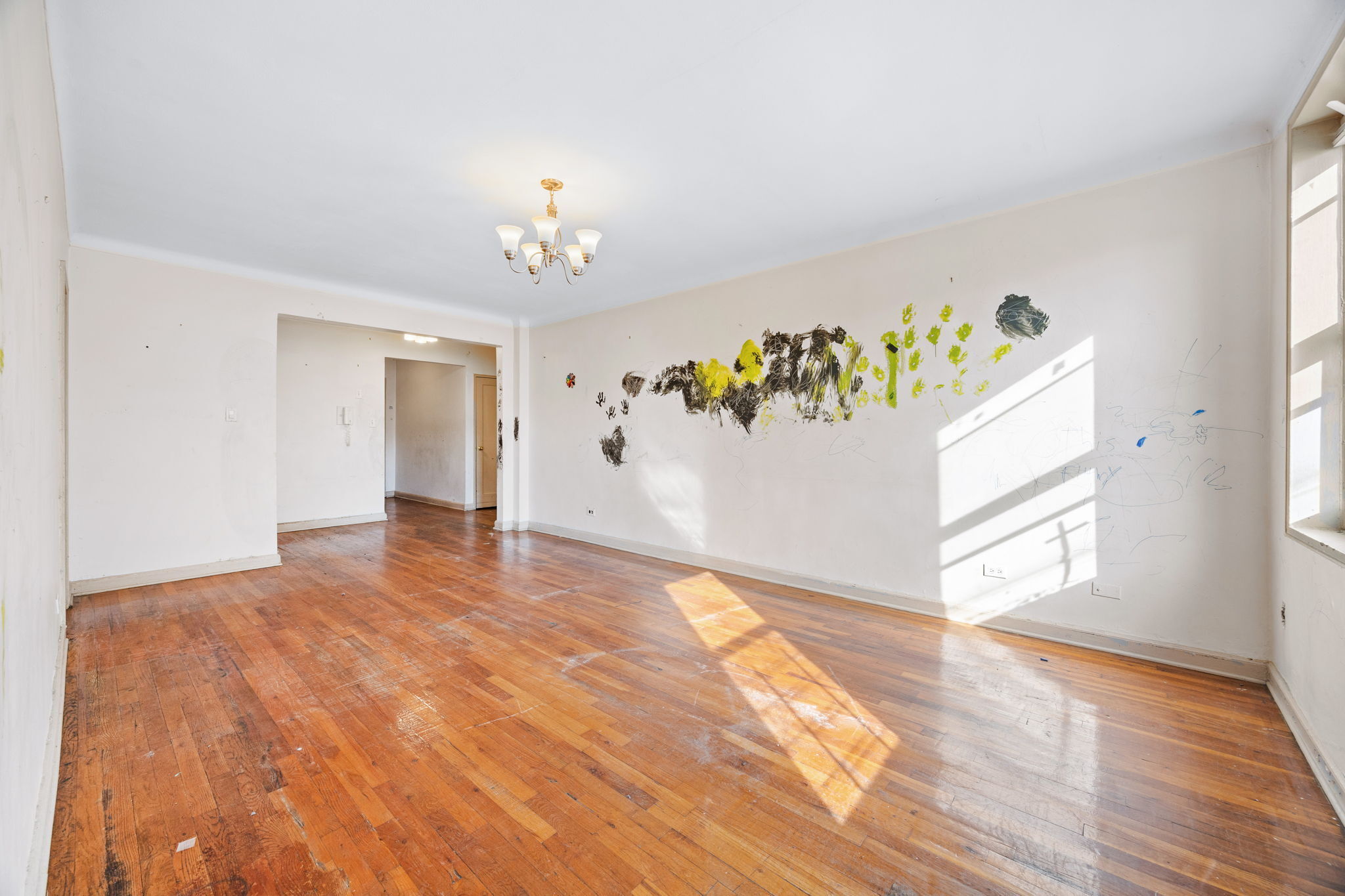 #7 photo, 97-25 64th Avenue, Rego Park , NY 11374