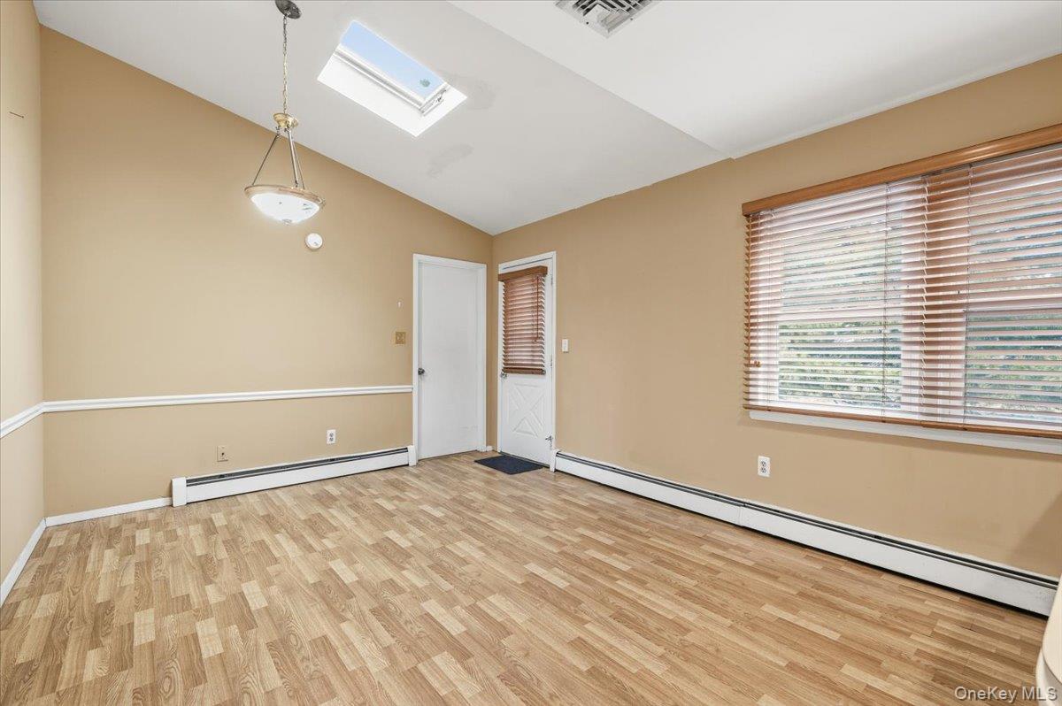 #7 photo, 13 Jean Road, सफ़ोक काउंटी West Islip , NY 11795