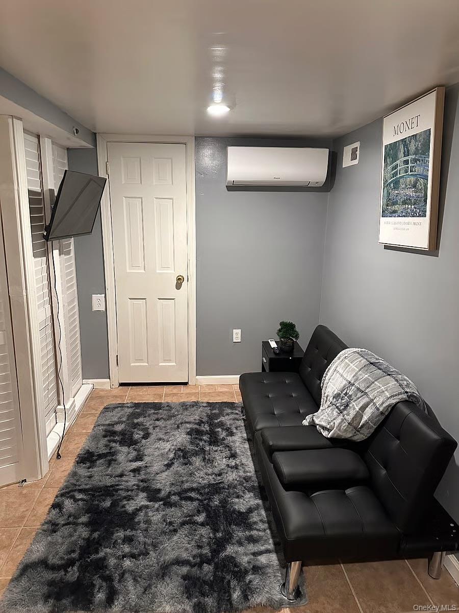 #5 photo, 887 Pine Street, Brooklyn , NY 11208