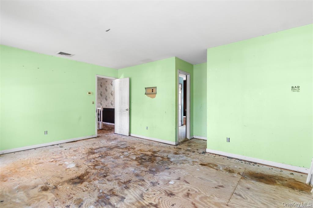 #12 photo, 34 Andys Lane, Eastport , NY 11941