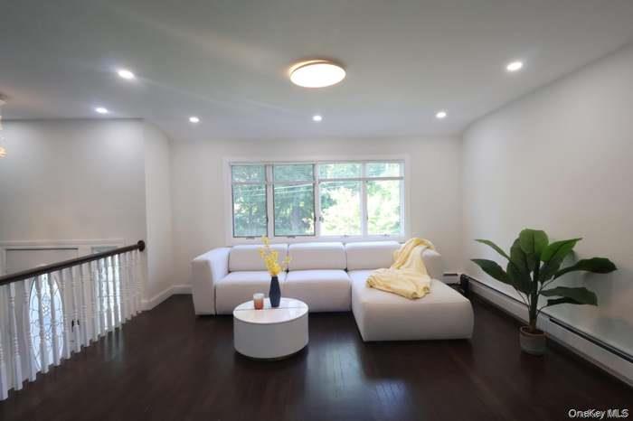 #4 photo, 18 Park Drive, Syosset , NY 11791