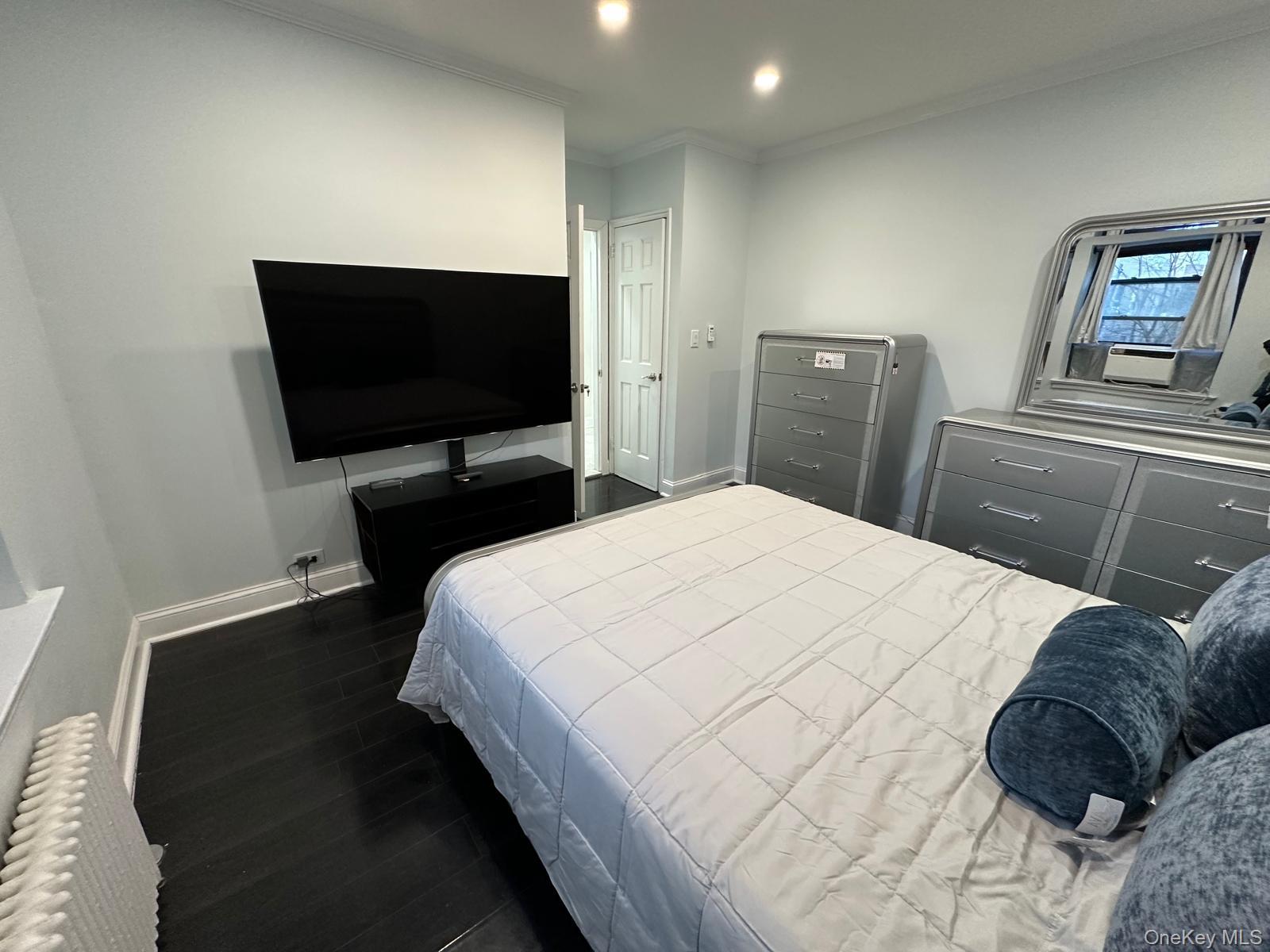 #20 photo, 7713 Ditmars Boulevard, East Elmhurst , NY 11370