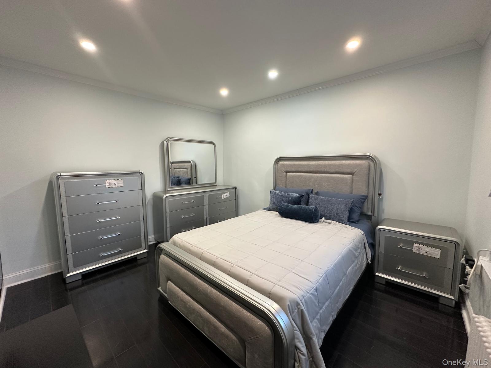 #4 photo, 7713 Ditmars Boulevard, East Elmhurst , NY 11370