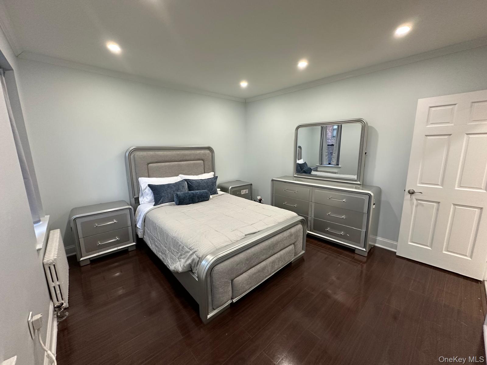 #8 photo, 7713 Ditmars Boulevard, East Elmhurst , NY 11370