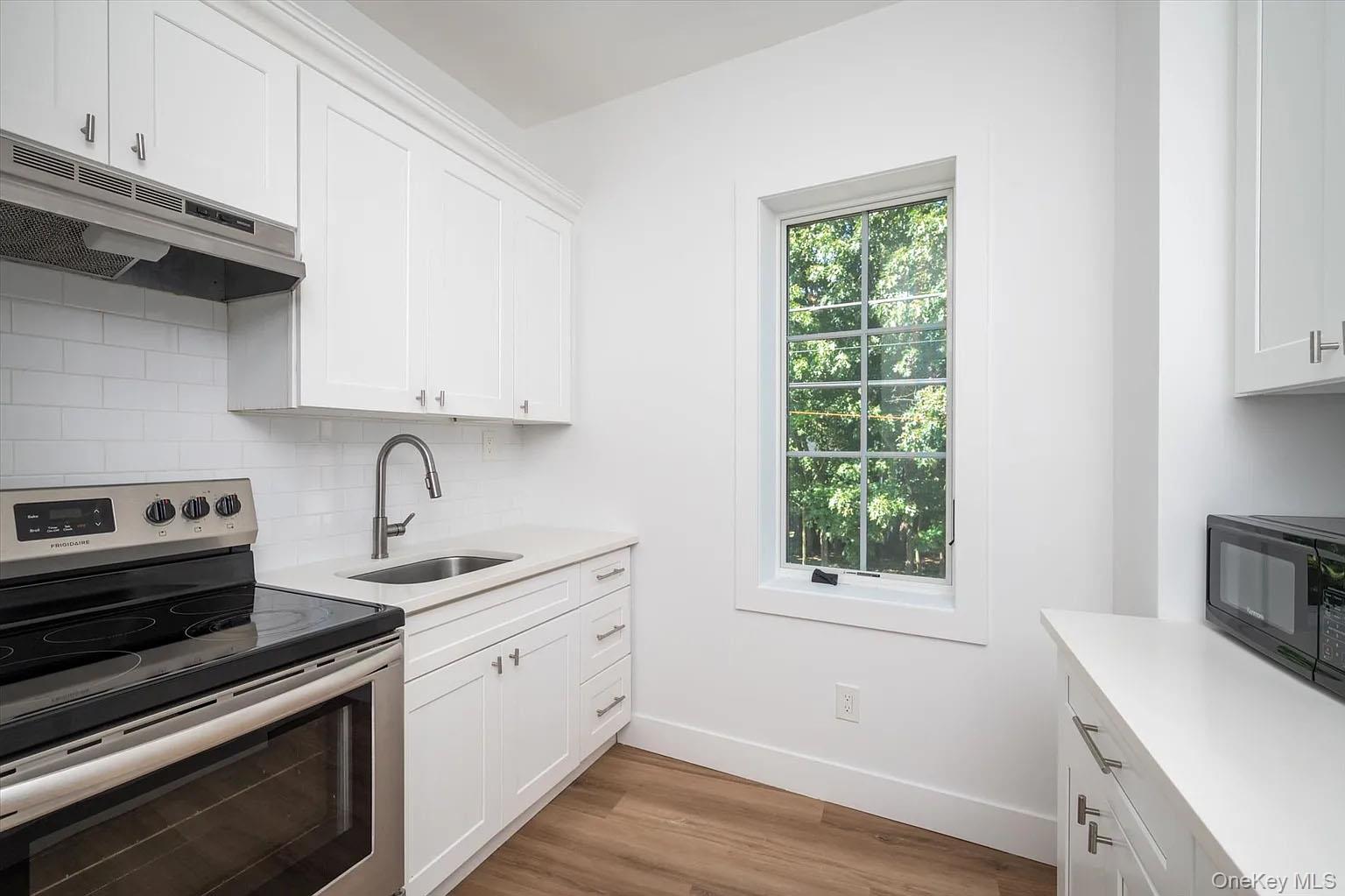 #3 photo, 270 Garden Street, ناسو Roslyn Heights , NY 11577