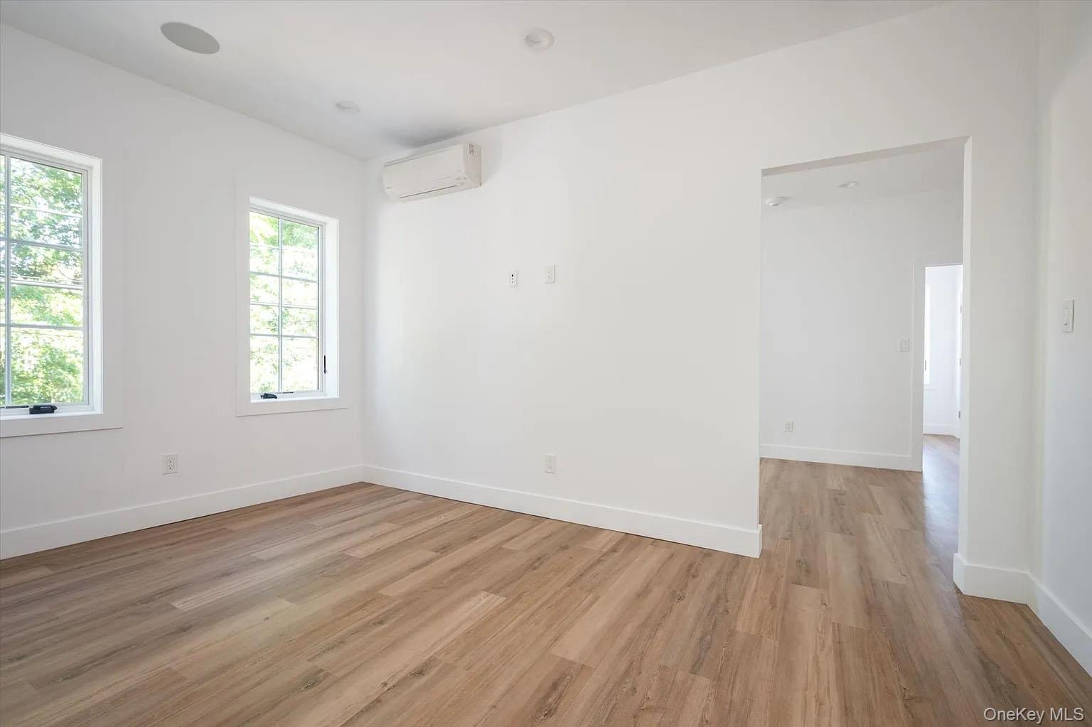 #4 photo, 270 Garden Street, ناسو Roslyn Heights , NY 11577