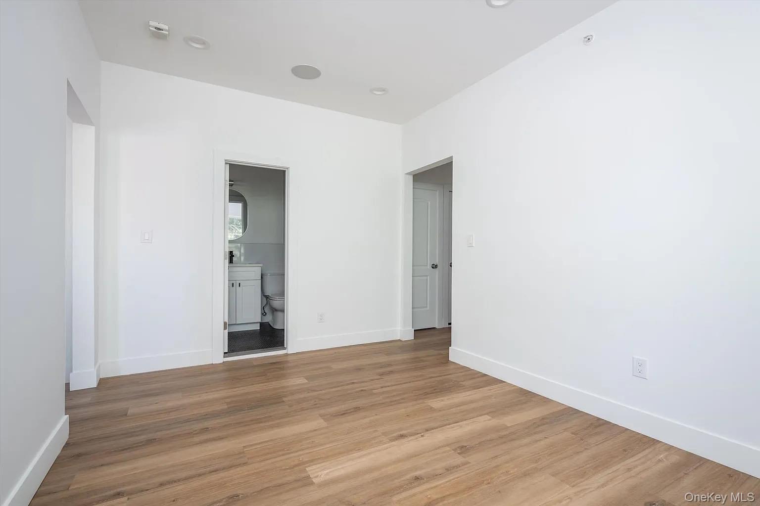 #6 photo, 270 Garden Street, ناسو Roslyn Heights , NY 11577