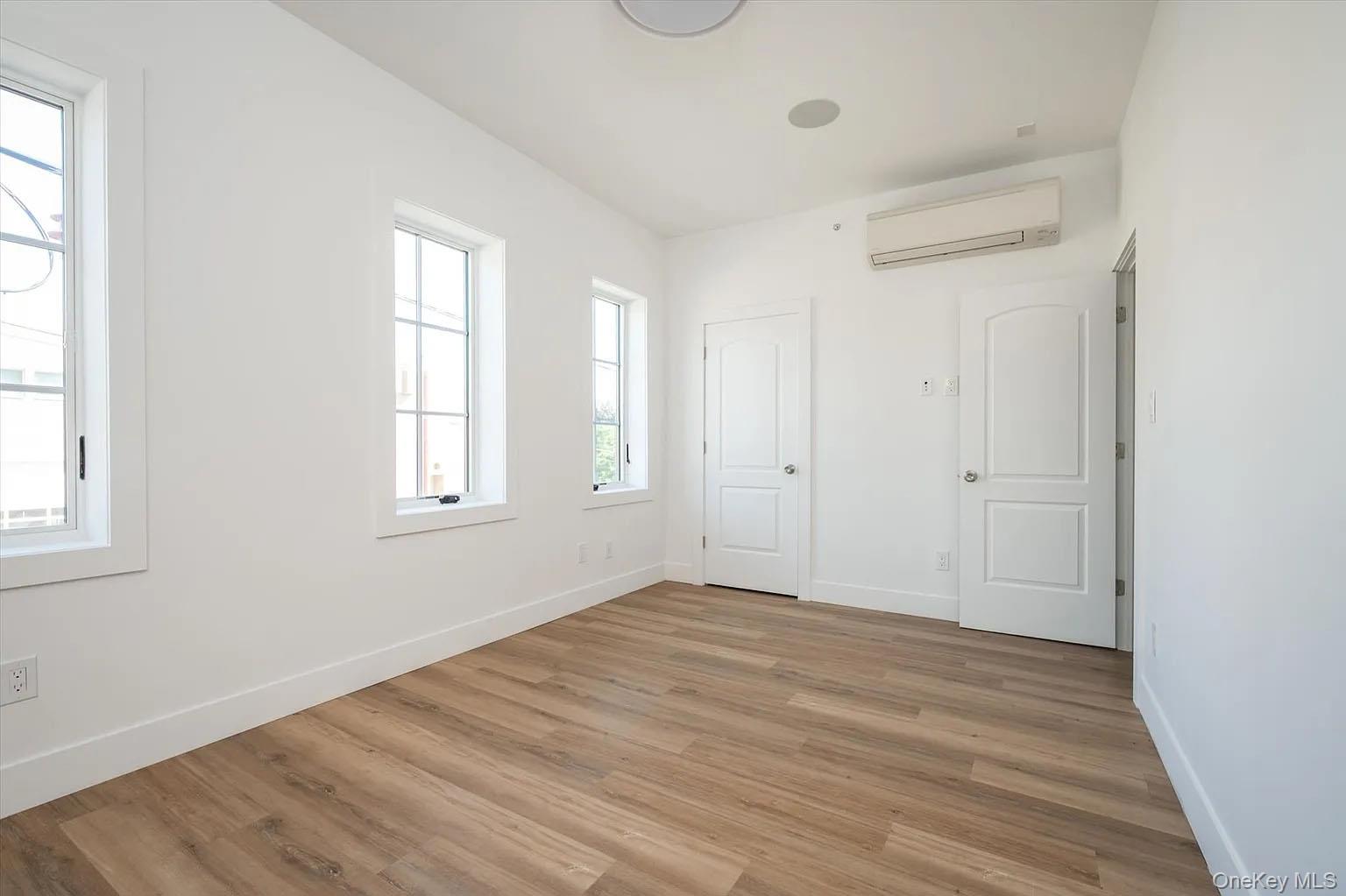 #9 photo, 270 Garden Street, ناسو Roslyn Heights , NY 11577