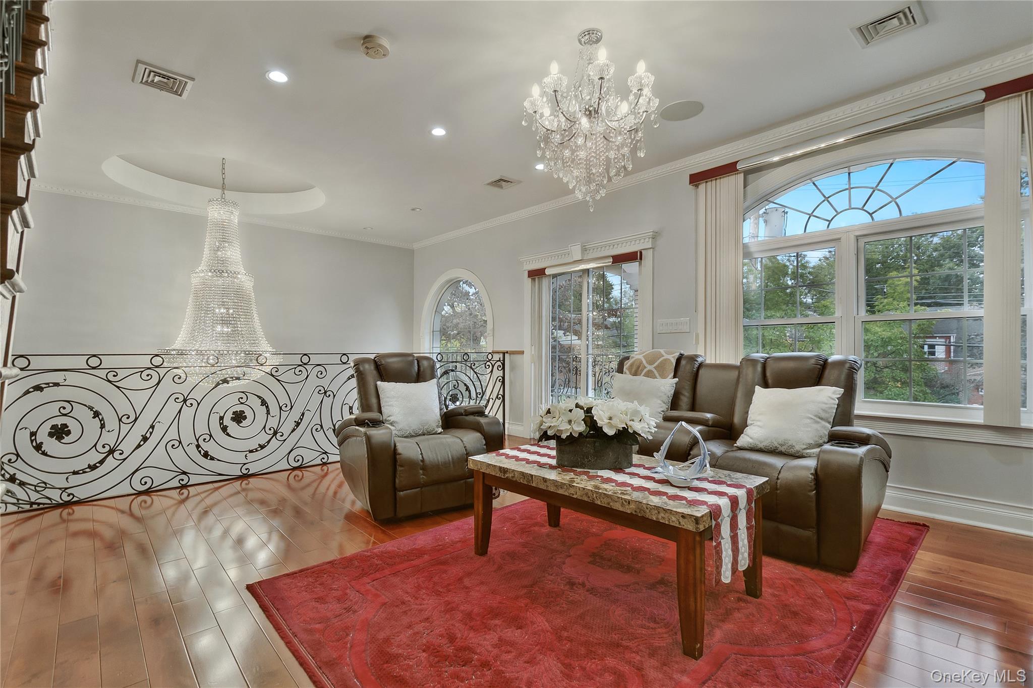 #13 photo, 19319 109th Road, कुईंस Saint Albans , NY 11412