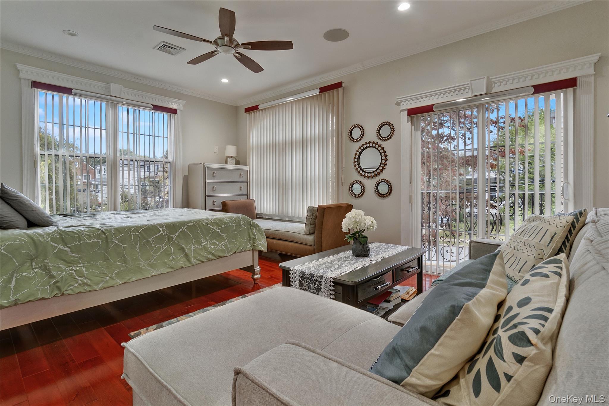 #19 photo, 19319 109th Road, कुईंस Saint Albans , NY 11412