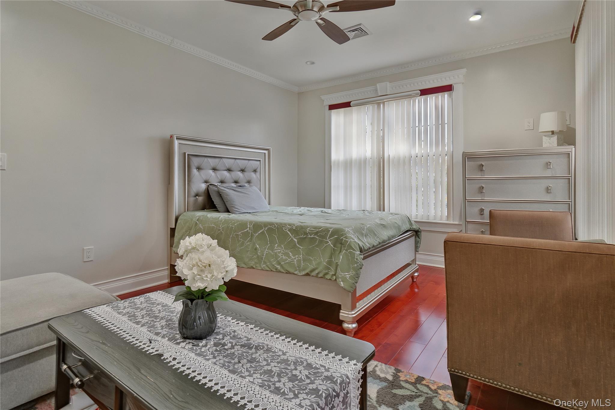 #20 photo, 19319 109th Road, कुईंस Saint Albans , NY 11412