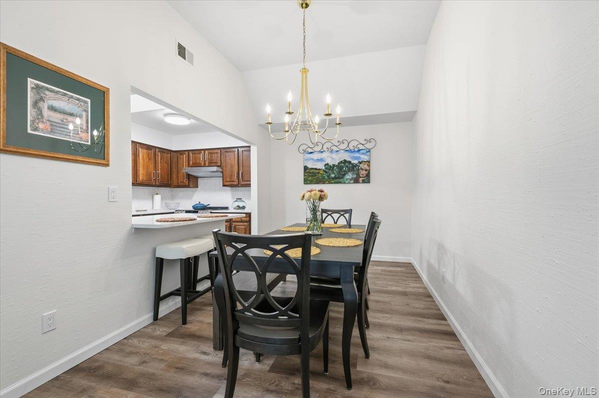 #12 photo, 22 SO. Gate Circle, Нассау ‖ Massapequa Park , NY 11762