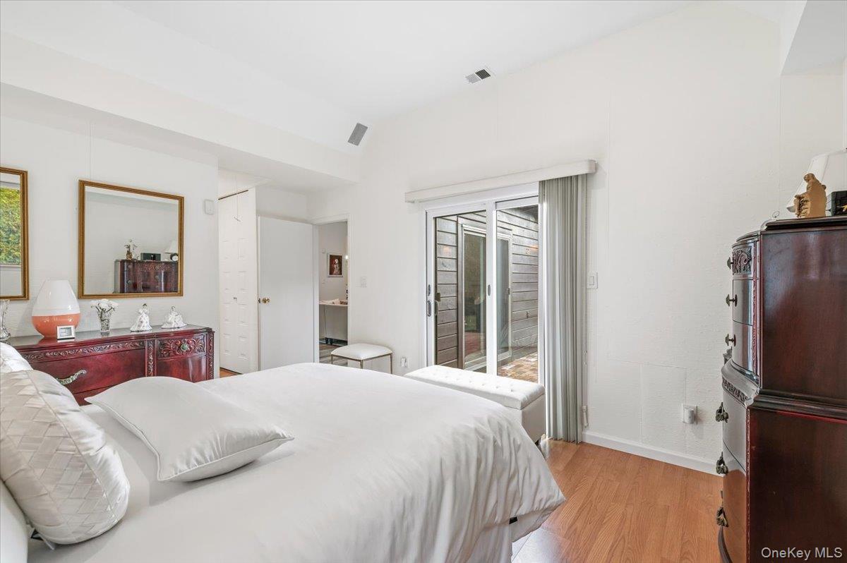 #16 photo, 22 SO. Gate Circle, Нассау ‖ Massapequa Park , NY 11762