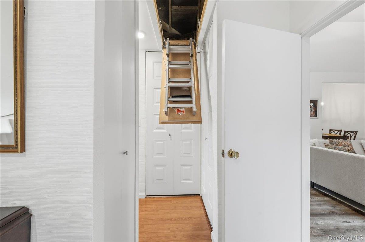 #18 photo, 22 SO. Gate Circle, Нассау ‖ Massapequa Park , NY 11762