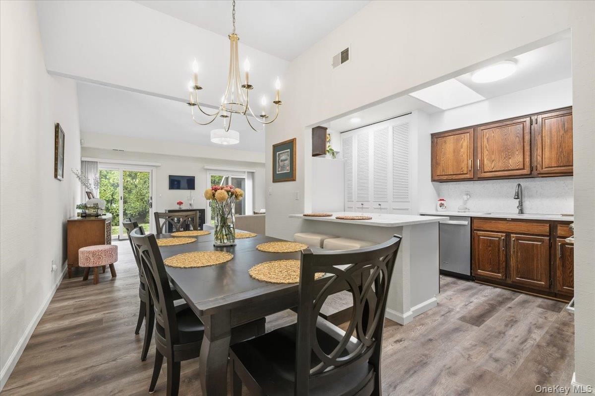 #7 photo, 22 SO. Gate Circle, Нассау ‖ Massapequa Park , NY 11762