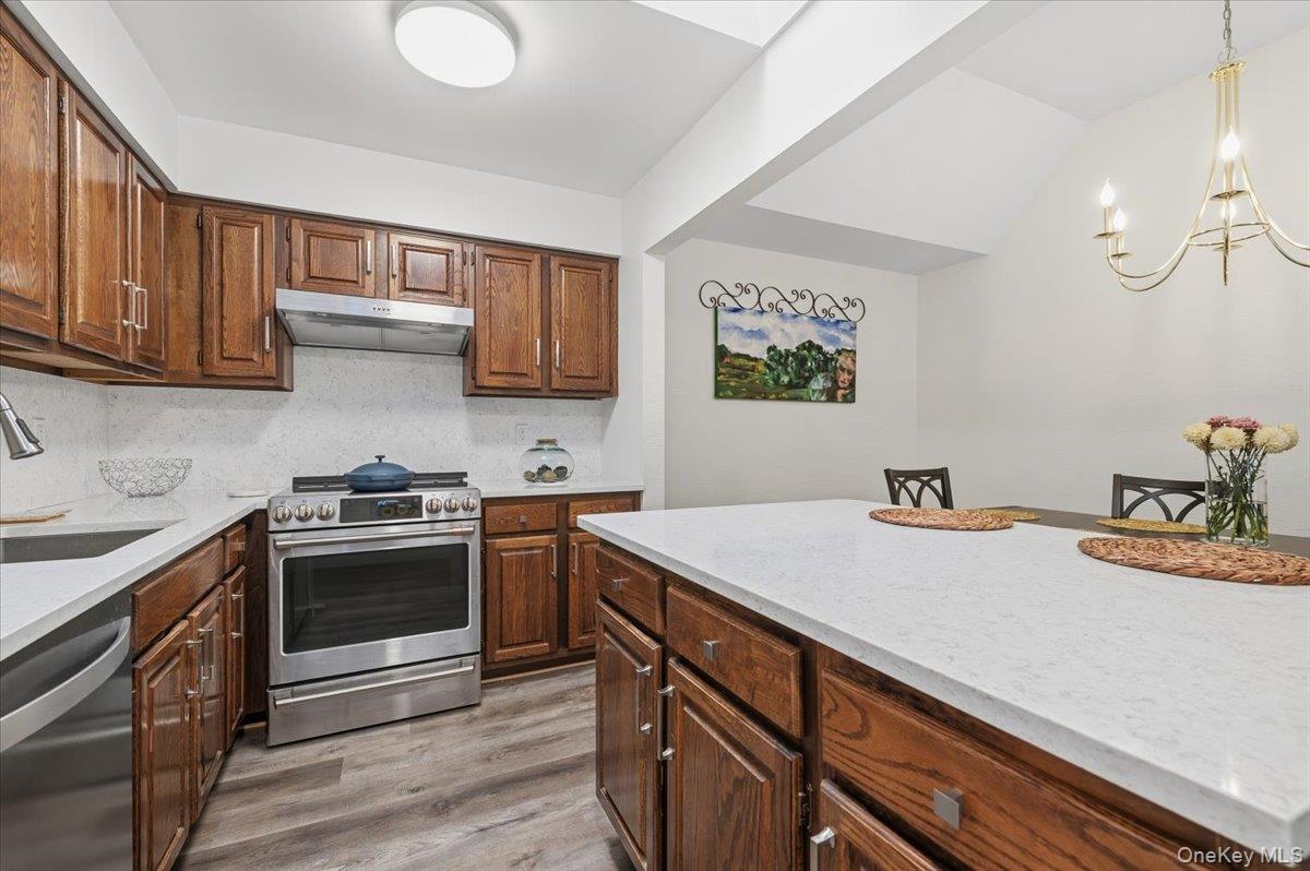 #8 photo, 22 SO. Gate Circle, Нассау ‖ Massapequa Park , NY 11762