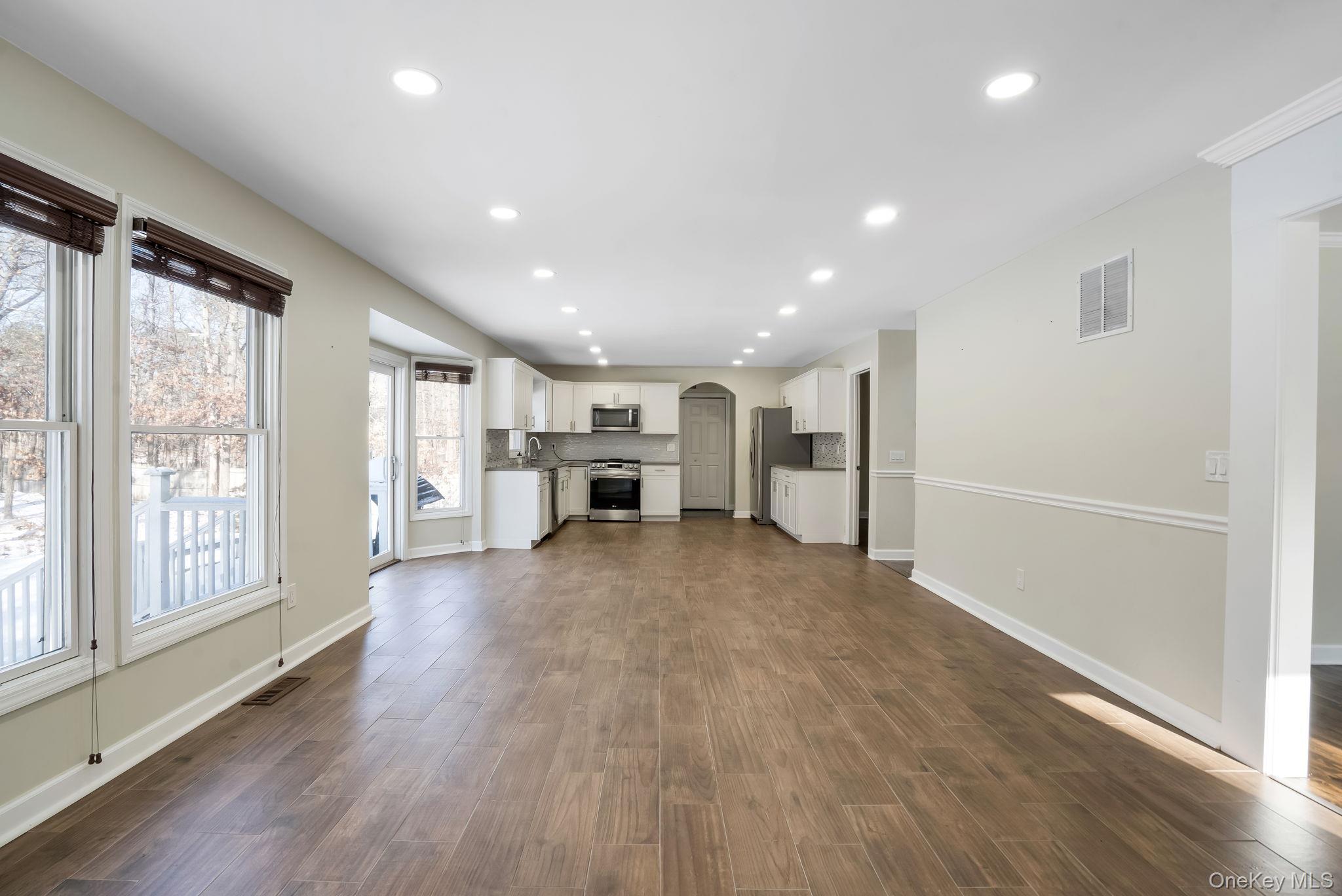 #7 photo, 400 Eastport Manor Road, Manorville , NY 11949