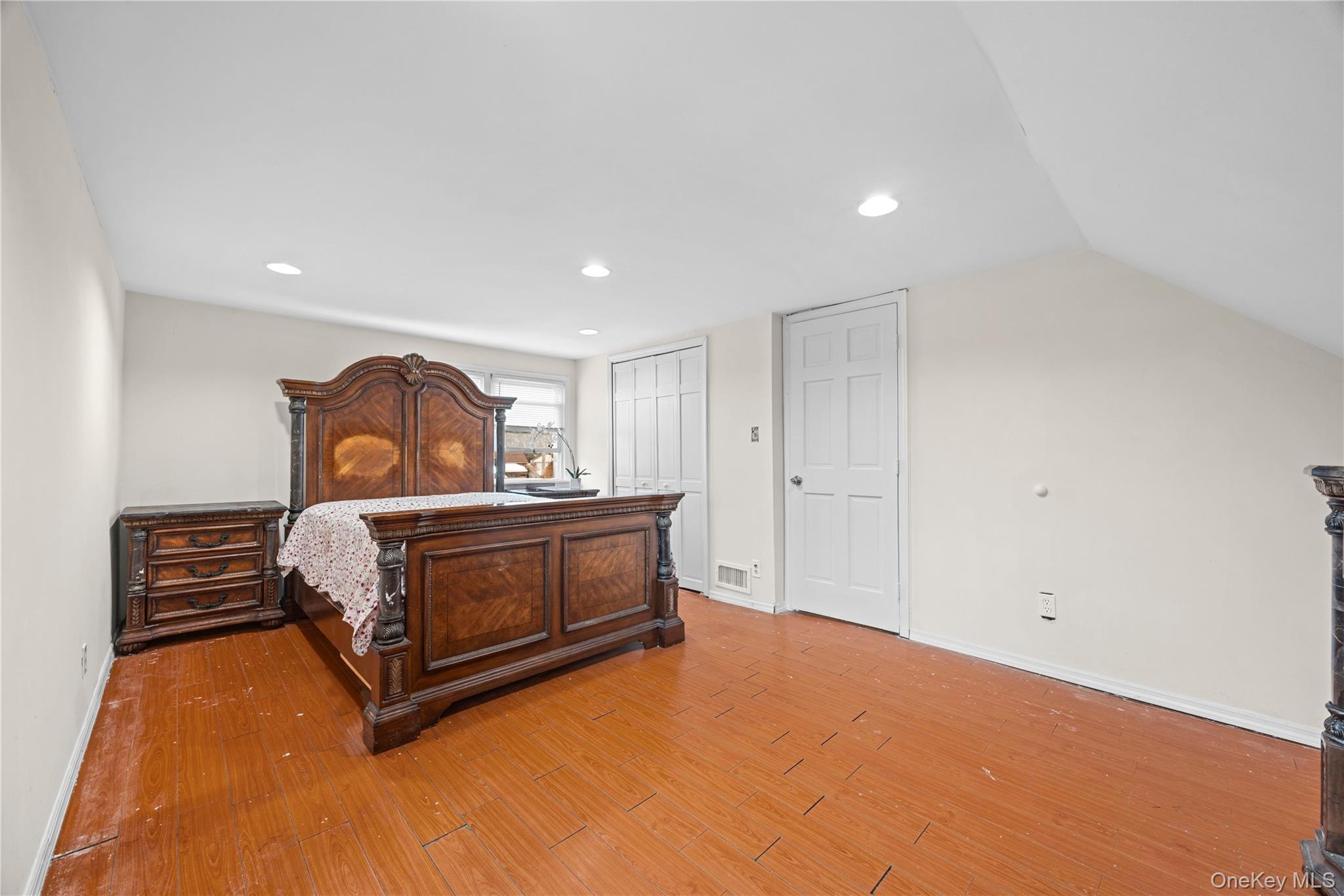 #10 photo, 24 Jackson Avenue, Elmont , NY 11003