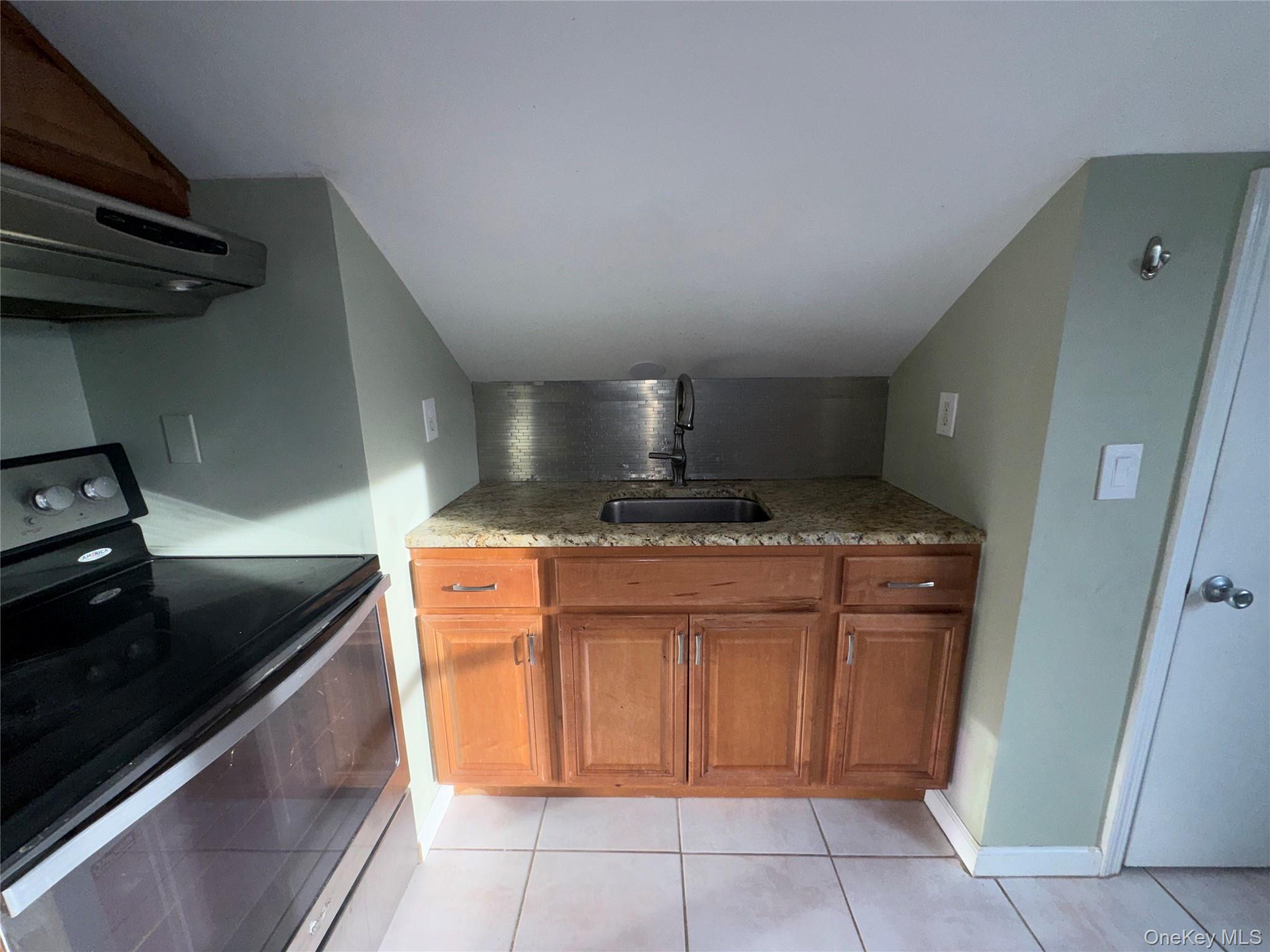 #14 photo, 25 Gardners Lane, سوفولك Hampton Bays , NY 11946