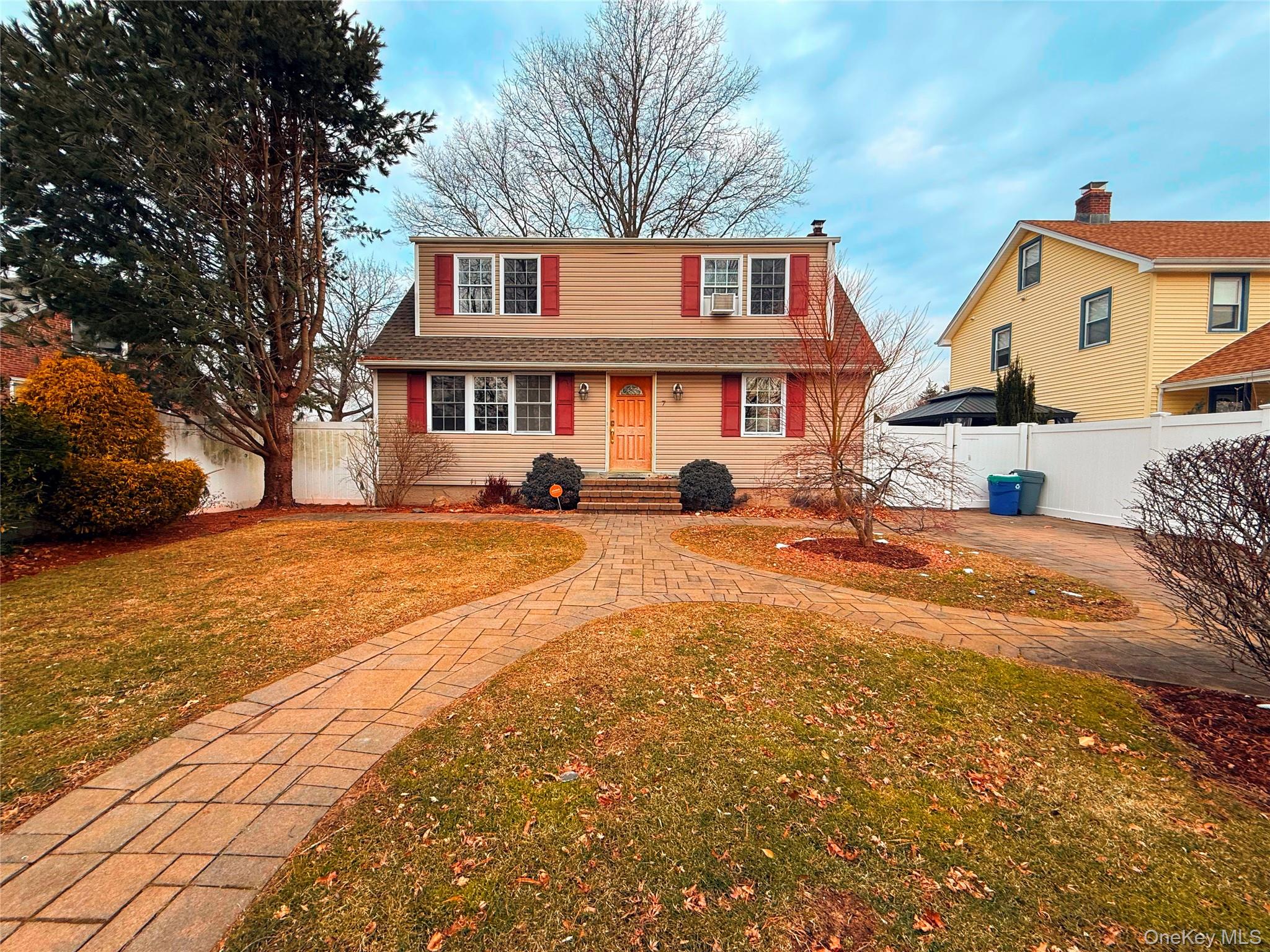#1 photo, 7 Grange Street, Huntington , NY 11743
